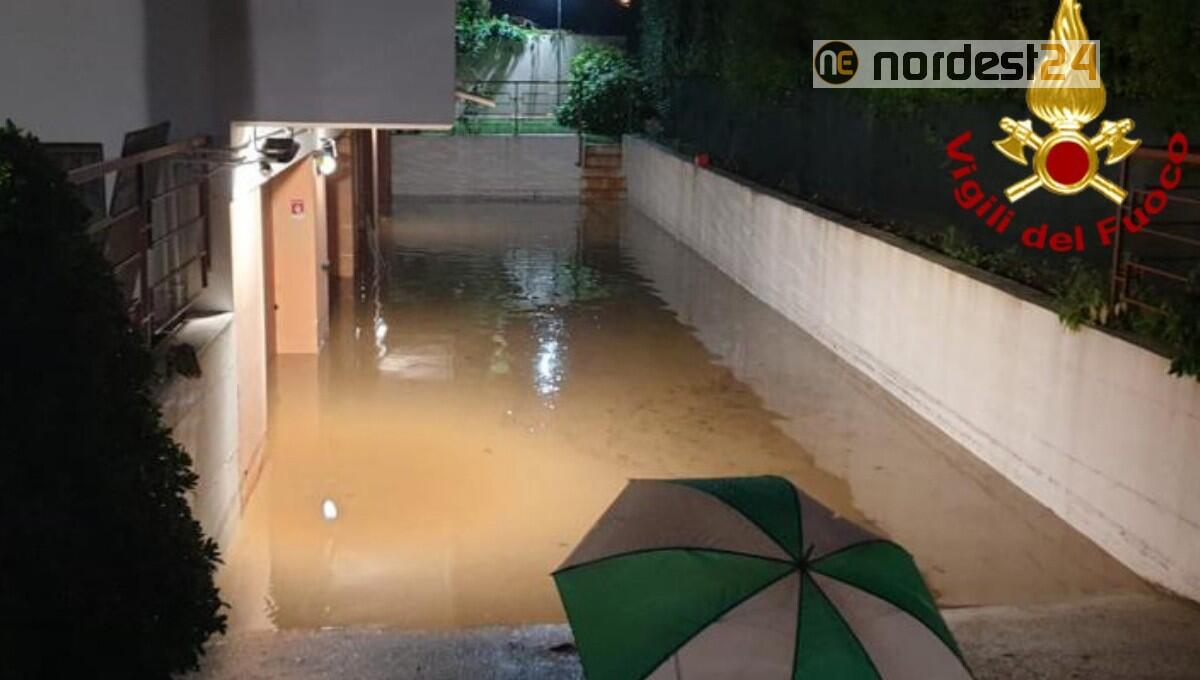 Veneto, maltempo e danni d'acqua: oltre 200 chiamate ai vigili del fuoco - 