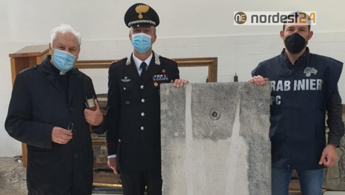 Pietra tombale trafugata 11 anni fa: recuperata dai Carabinieri e restituita - 