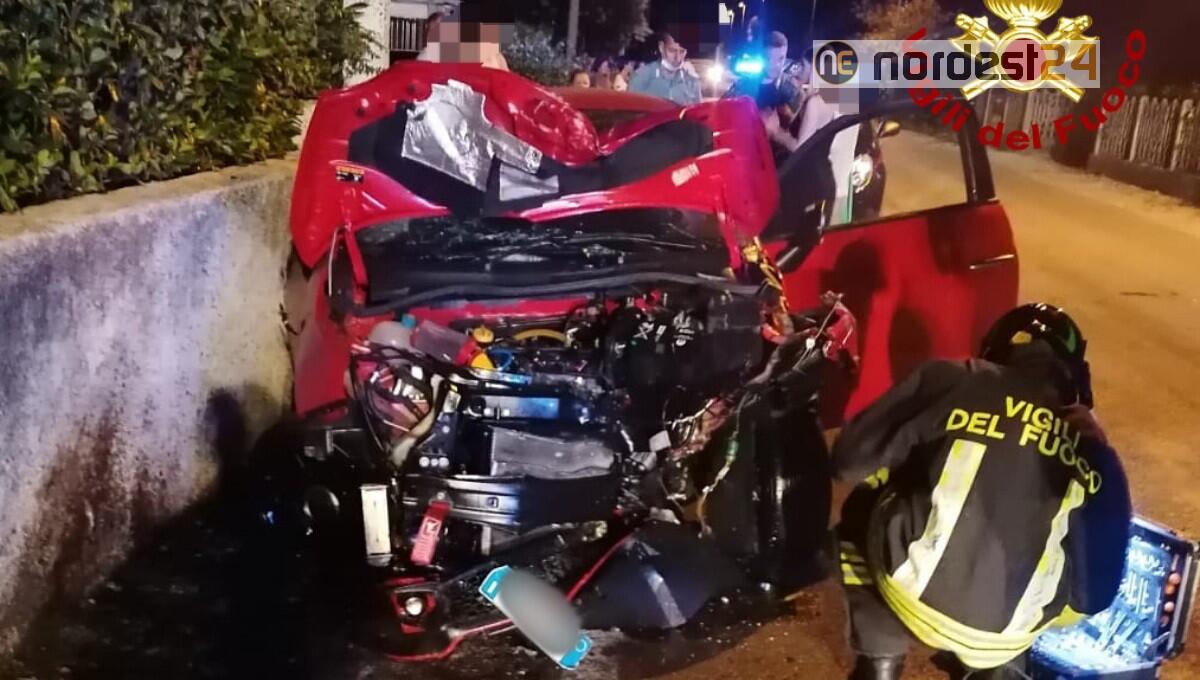 Fiat Abarth 595 contro un muro nella notte: miracolata giovane coppia - 