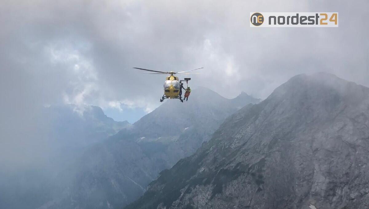 Vola per una ventina di metri sulla Marmolada: soccorso alpinista - 