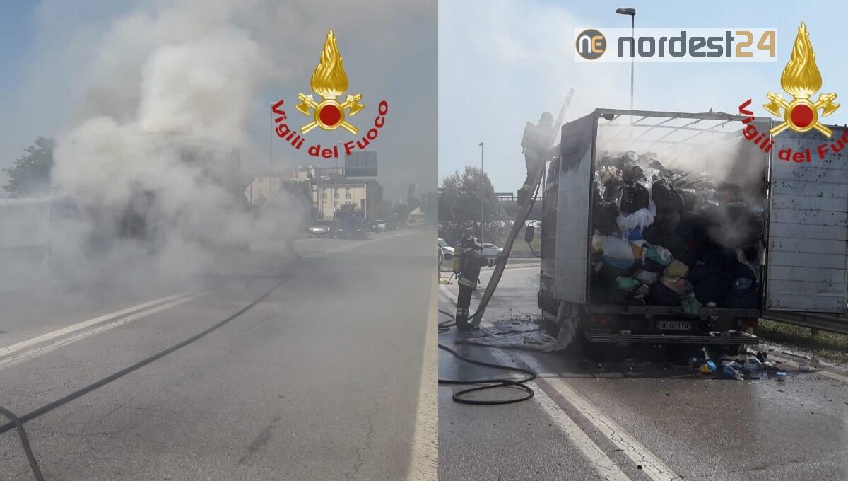 Incendio a Portogruaro: a fuoco un camion che trasporta vestiti - 