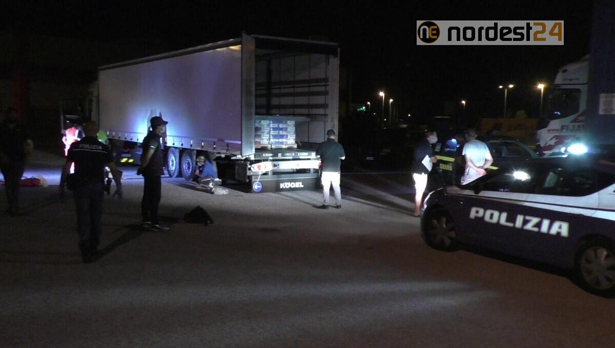 Rumori in un container: all'interno nascosti 3 giovani marocchini irregolari - 