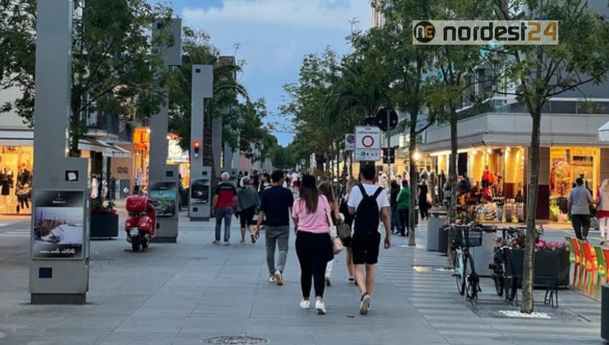 Stupro di gruppo a Lignano, violentata una 18enne in vacanza: indagati 5 ragazzi - 