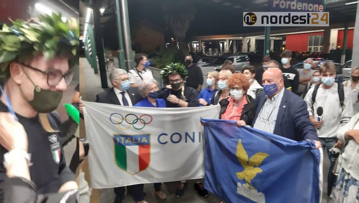 Tanti giovani ad accogliere Mirko Zanni, medaglia di bronzo nel sollevamento pesi - 