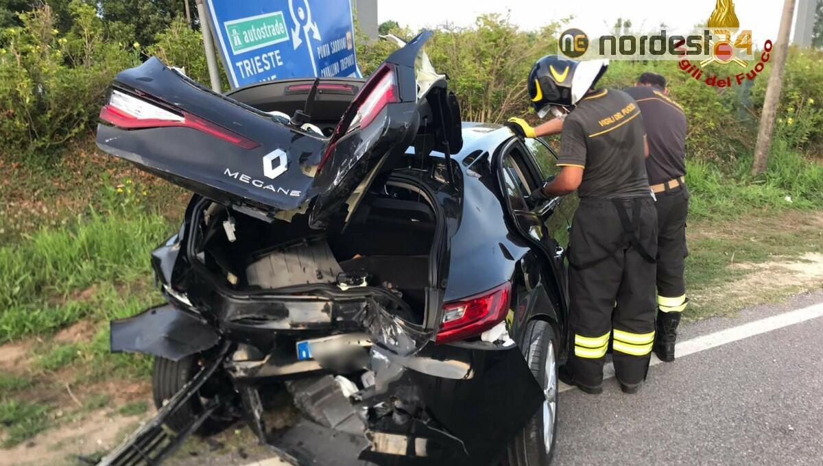 Incidente all'alba a Jesolo tra 2 auto: sei feriti tra cui un pedone - 