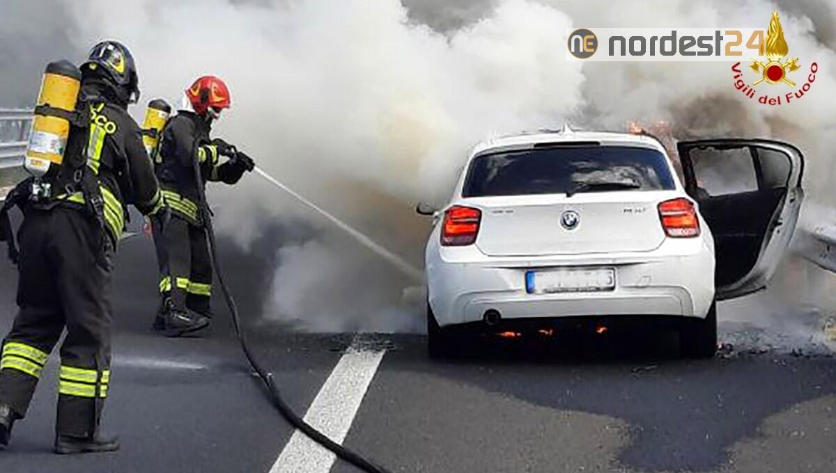 Bmw si incendia sul raccordo autostradale: in salvo due turiste tedesche - 