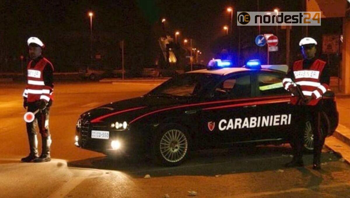 Rischia di investire dei ragazzi, esce dall'auto e ne picchia uno: arrestato 22enne rumeno - 