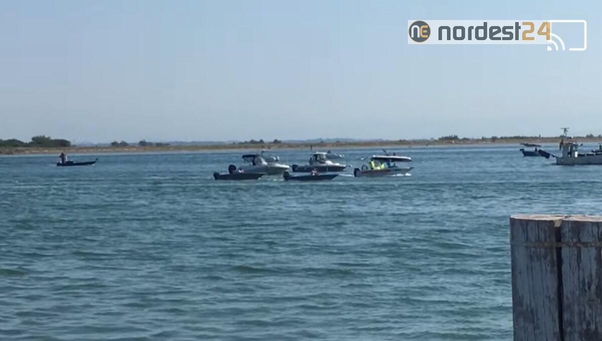 Dragaggi, le proteste in corteo dei pescatori a Lignano Sabbiadoro - 