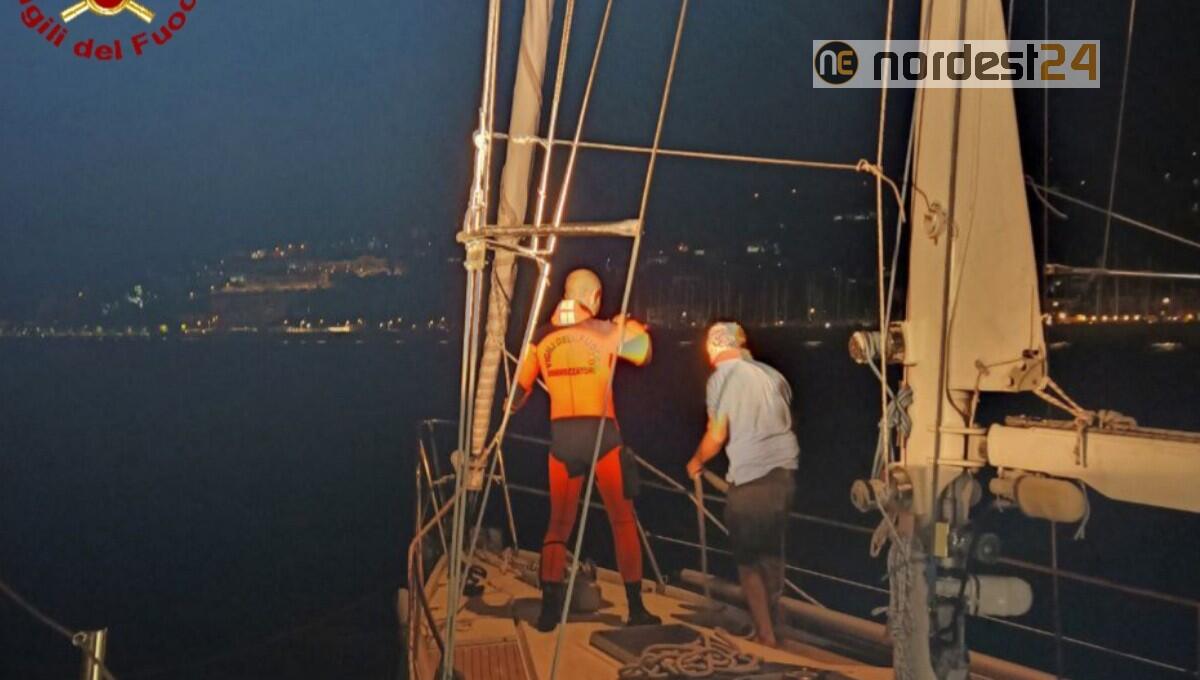 Muggia, barca a vela di 15 metri resta incagliata nella notte: in salvo 2 austriaci - 