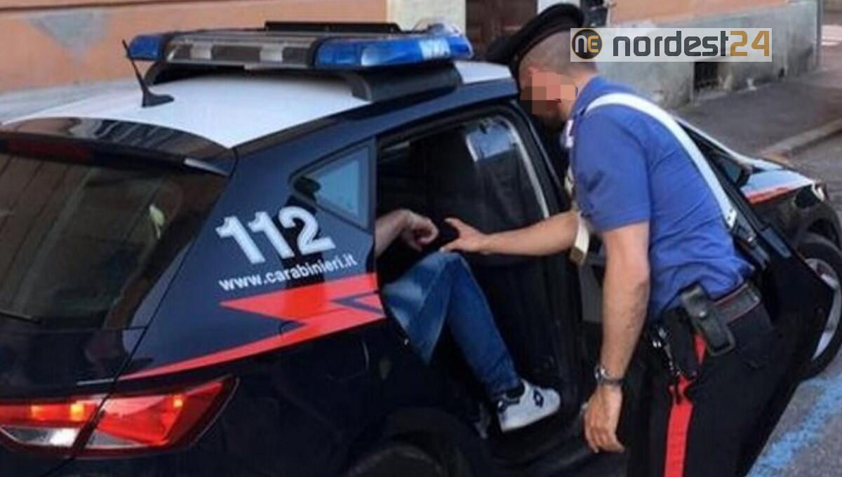 Rom beccati a spaccare i finestrini per rubare nelle auto: arrestati - 