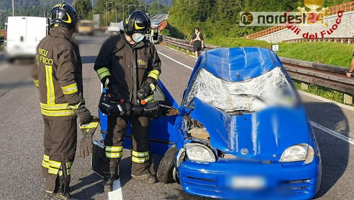 Incidente tra 2 auto a Socchieve: un ferito, liberato dalla lamiere - 