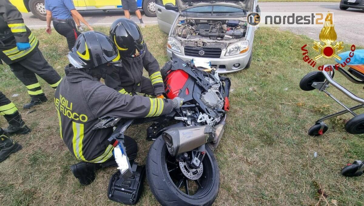 Incidente a Budoia, scontro tra moto ed auto: ferito il centauro - 