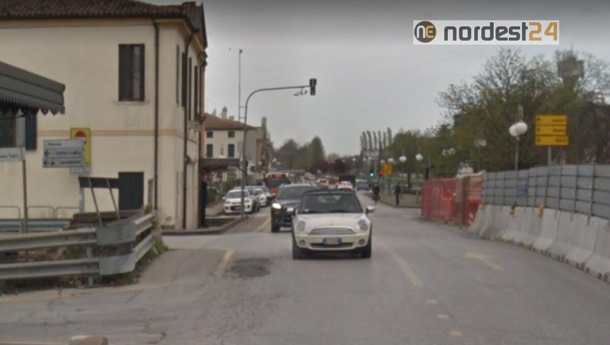Mira. Anziana investita da un'auto gravissima all'ospedale, i familiari cercano testimoni - 