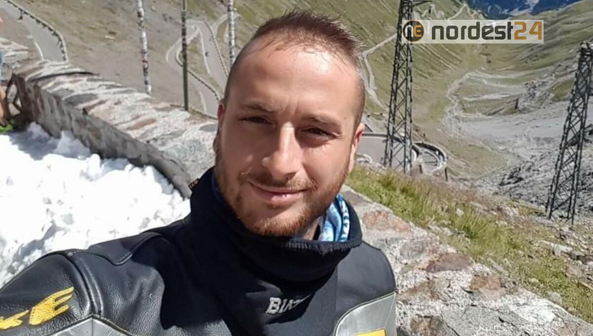Si schianta con la moto contro un platano: deceduto Andrea Santagà - 