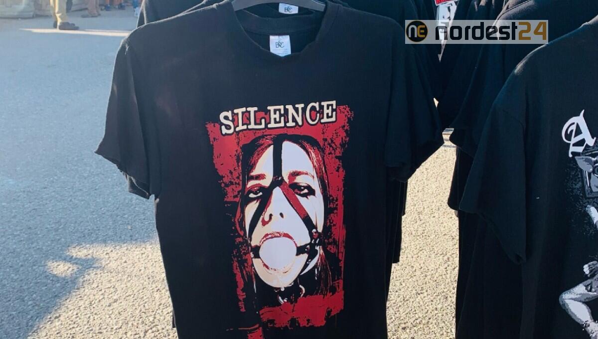 Bikerfest Lignano, "disgusto per t-shirt inneggianti violenza su donne" - 