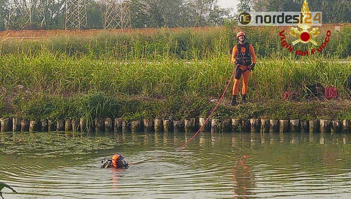 Cade in acqua da una barca, rinvenuto morto dai sommozzatori - 