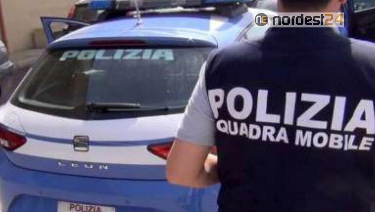 Ruba con destrezza i soldi dalla cassa di un distributore di benzina: preso - 