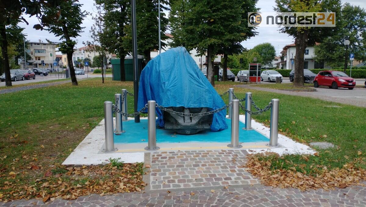 Nuovo Monumento ai Marinai nel piazzale del Municipio di Fiume Veneto - 