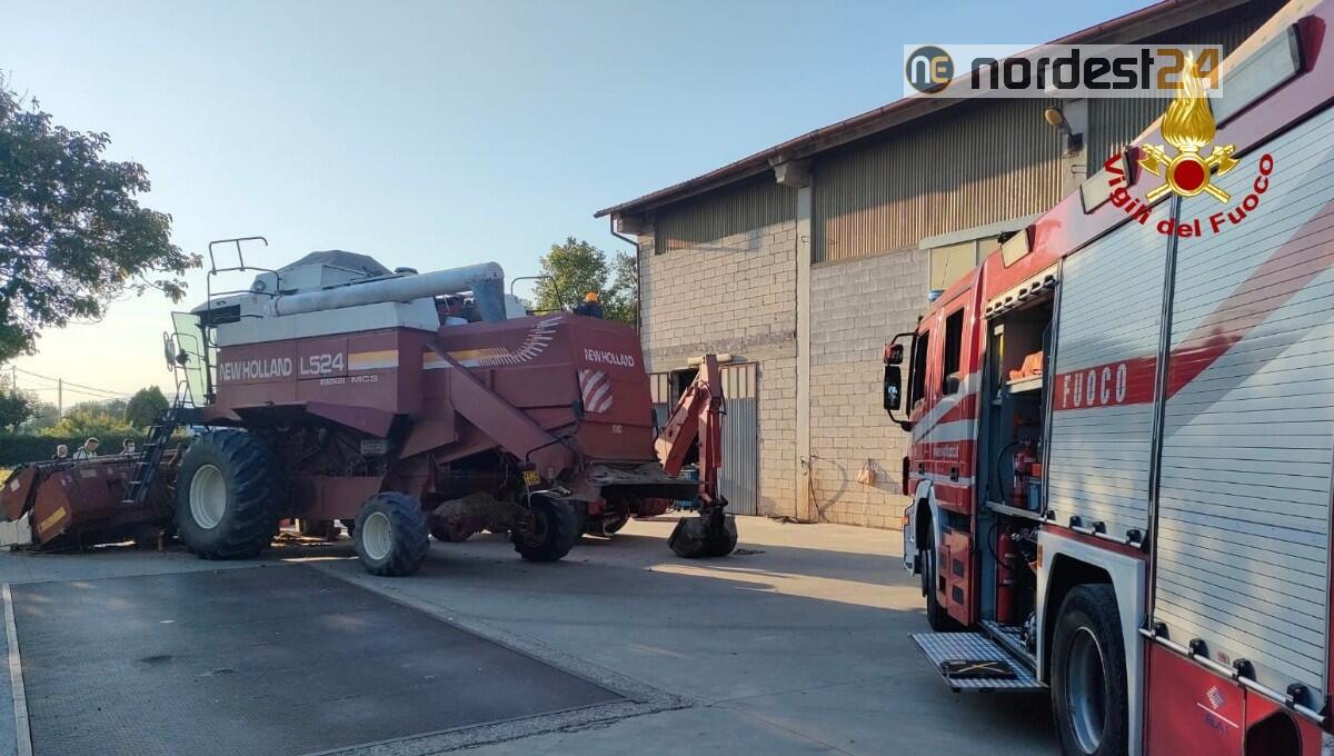 Rimane schiacciato dalla mietitrebbia durante dei lavori di manutenzione - 
