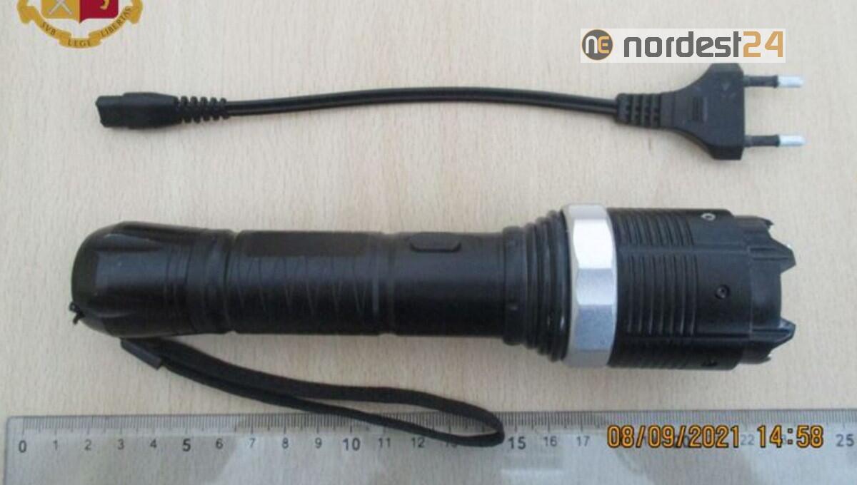 Donna sorpresa con uno storditore elettrico alla Stazione di Trieste - 