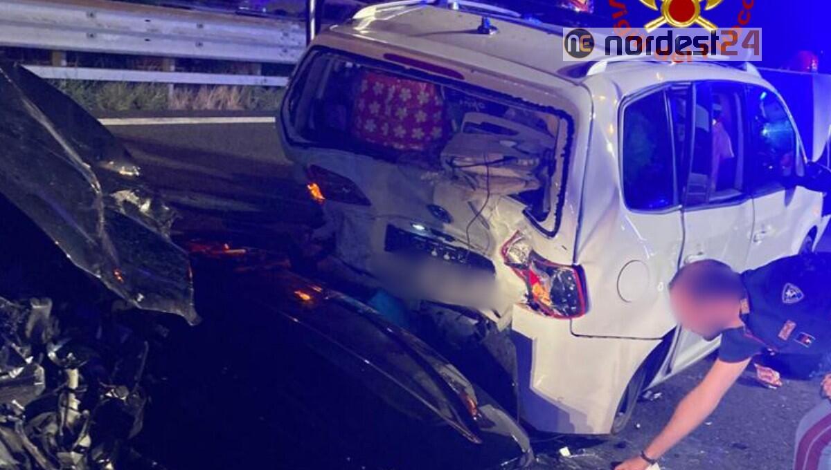 Tamponamento tra 2 auto: in fin di vita  un bimbo di 5 anni, grave un altro minore - 