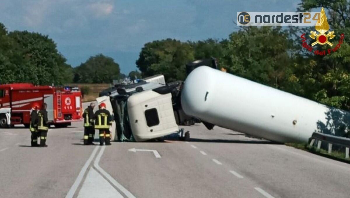 Bertiolo. Autocisterna di Gas Butano si ribalta sulla SP95 - 