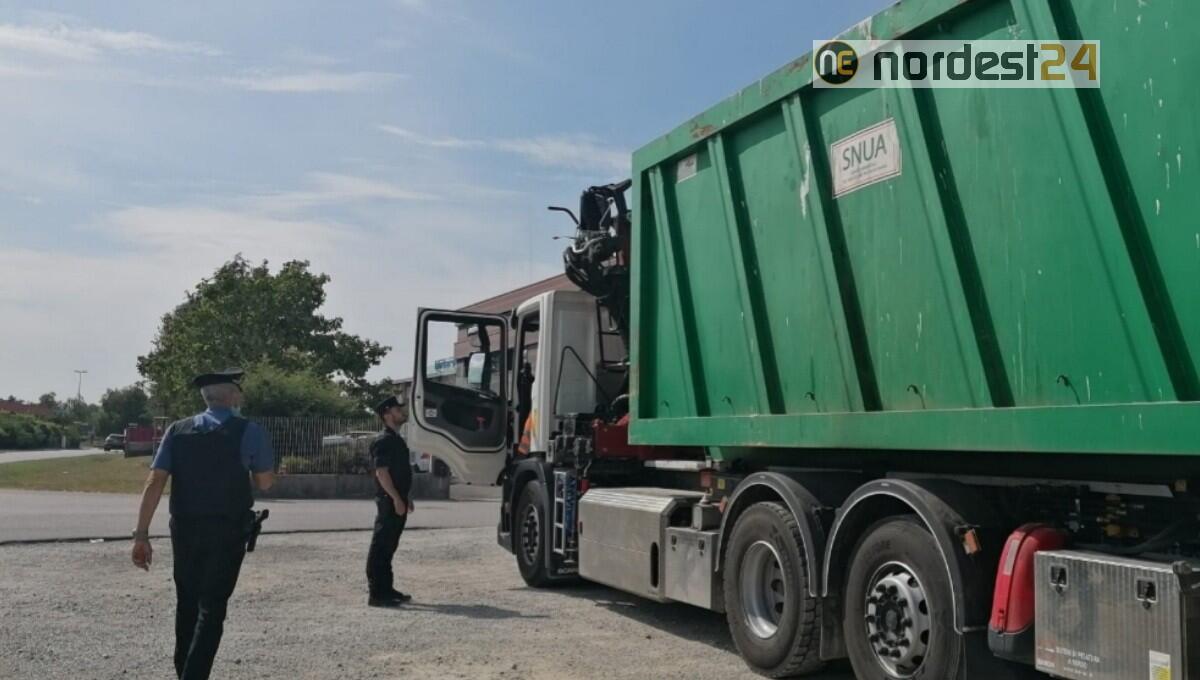 Maxi controlli dei carabinieri sul trasporto su strada dei rifiuti - 
