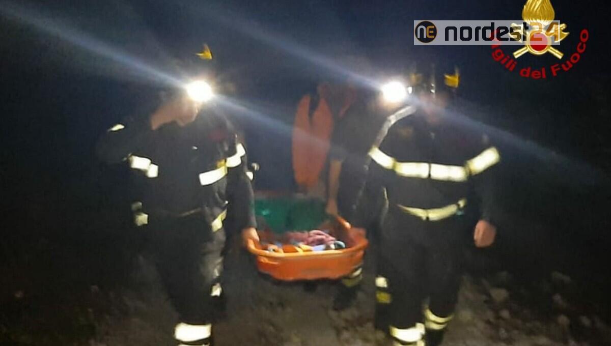 Cane precipita per 15 metri in una forra: salvato dai Vigili del Fuoco - 