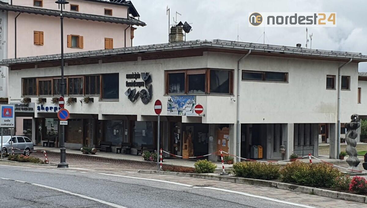 Forni di Sopra, Lenna: il nuovo Municipio, in via Nazionale - 