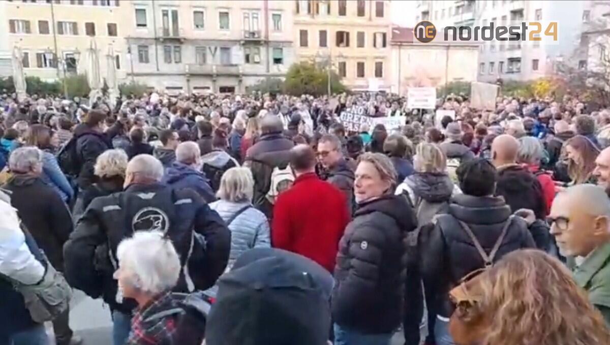Nuovo corteo "No Green pass" a Trieste da Piazza San Giacomo a Piazza Venezia - 