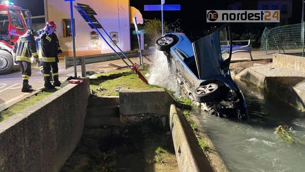 Incidente a Lestizza: sbanda e finisce con l'auto nel canale Ledra - 