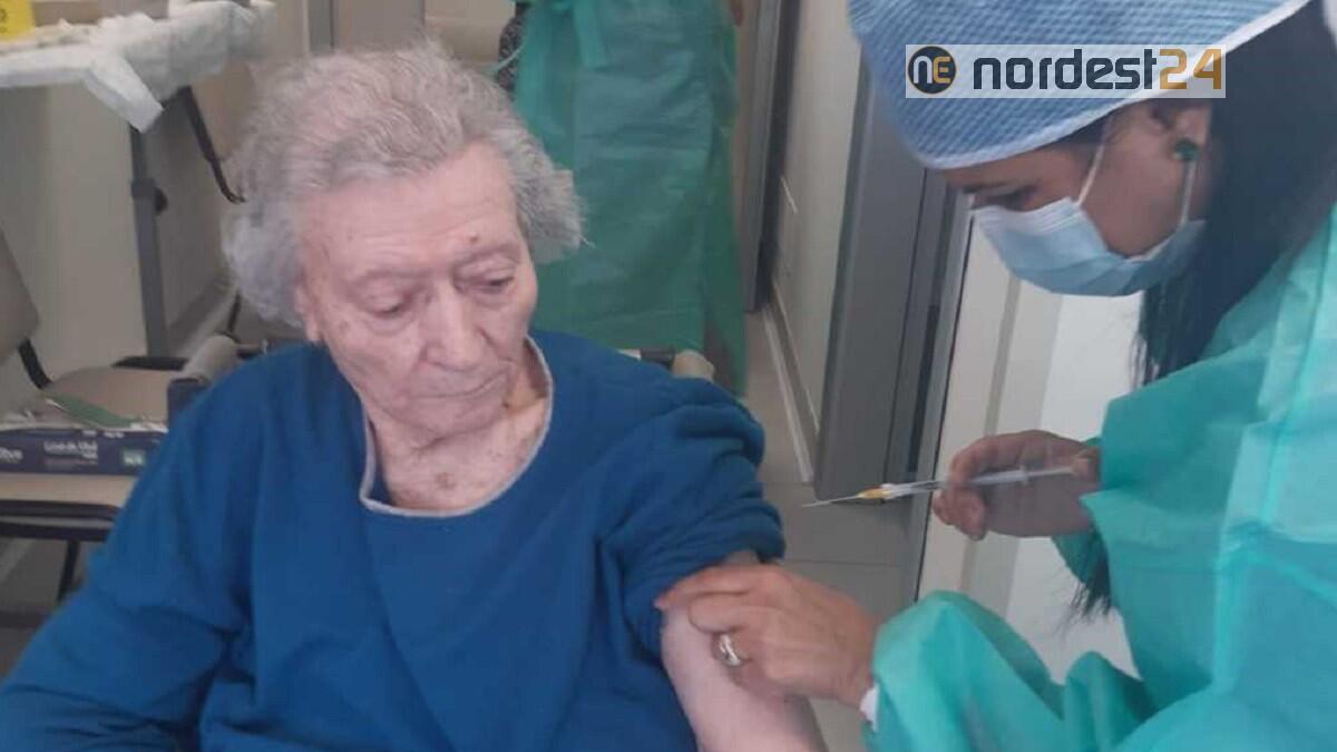 Torre di Mosto e Cinto Caomaggiore, terza dose del vaccino anti-Covid agli ospiti e operatori delle Rsa di “Sereni Orizzonti”. Tra questi c’è anche nonna Lina di 101 anni - 