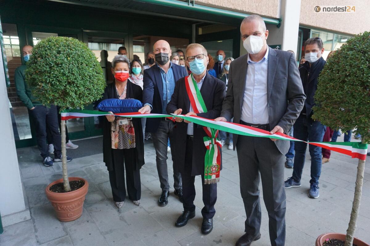 Jesolo. Taglio del nastro per gli uffici al primo piano dell'area est - 