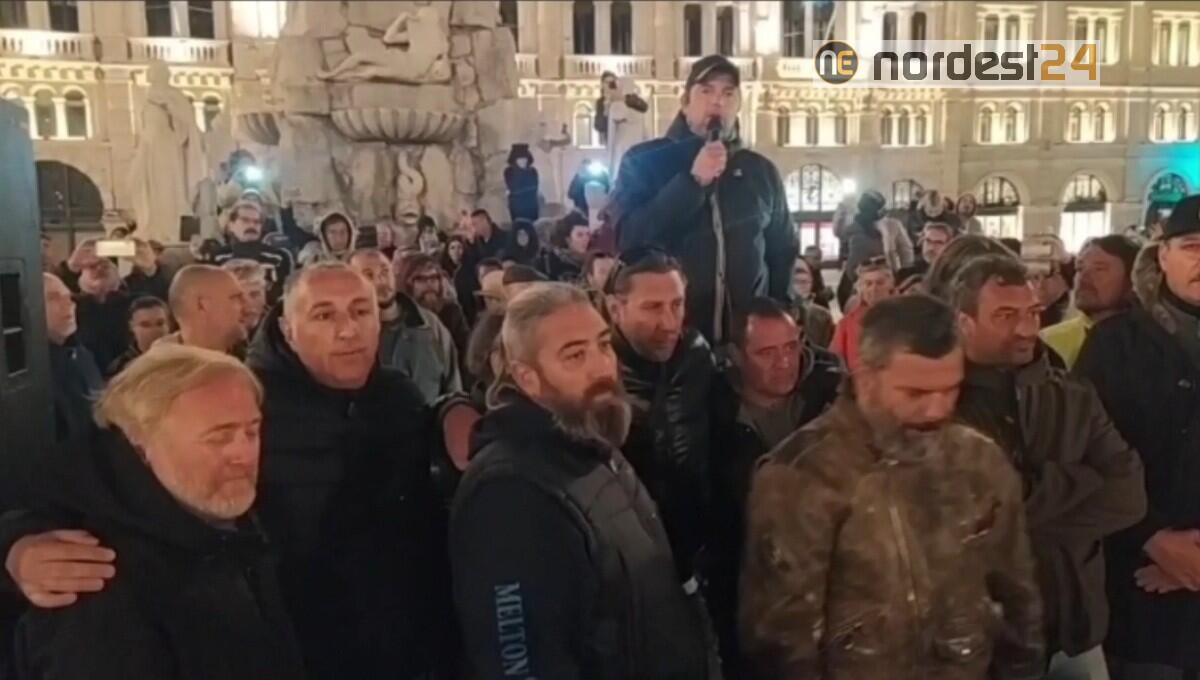 No Green pass, continua la protesta a Trieste: presidio in piazza - 