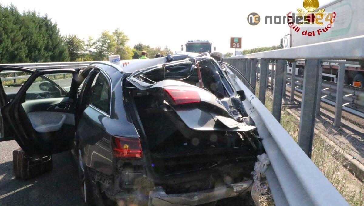 Incidente in autostrada tra due auto e un camion: due feriti - 