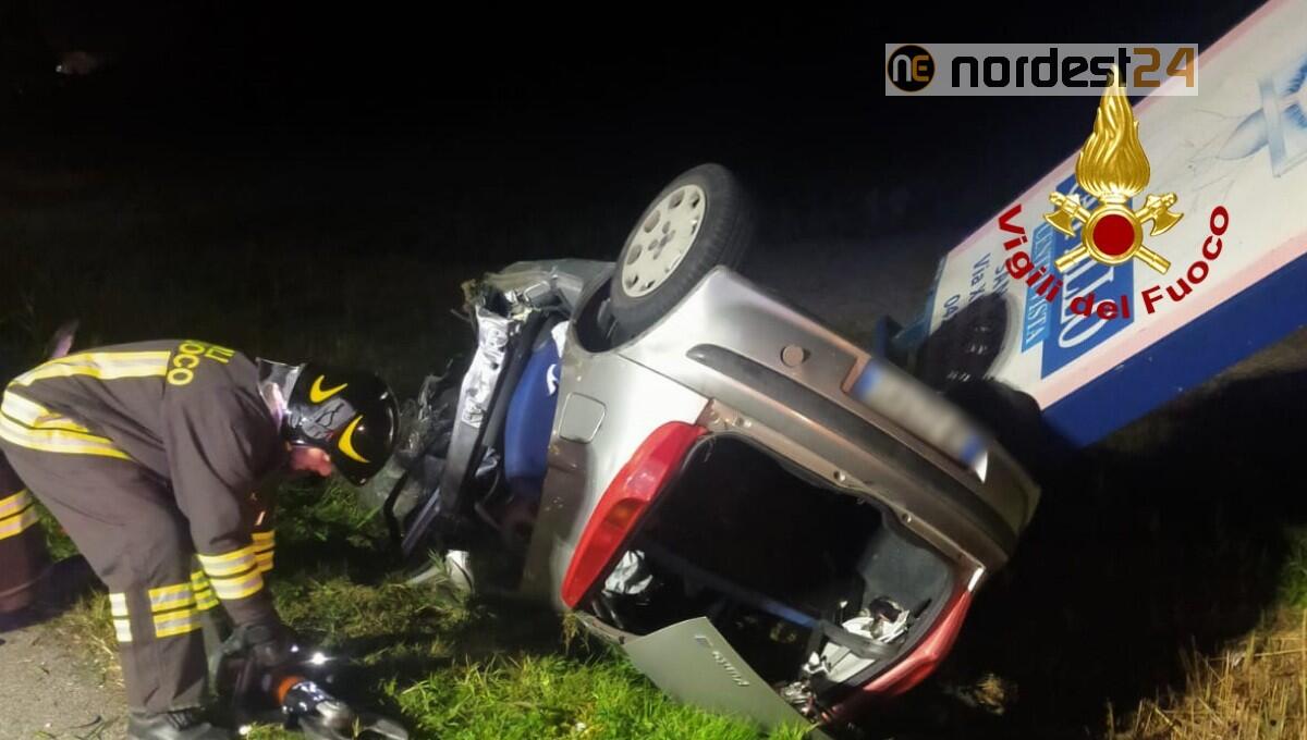 Violento scontro tra 2 auto a San Donà: 3 feriti rimasti incastrati - 