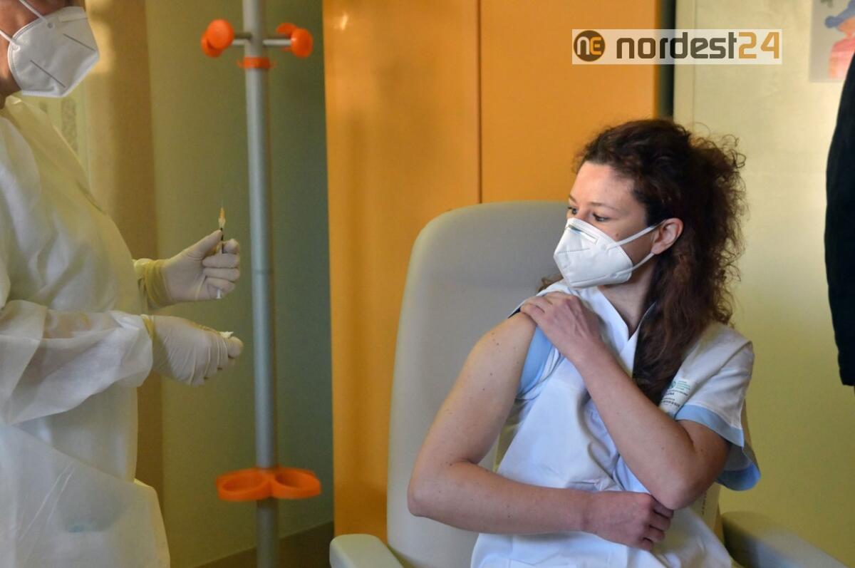 Fvg, vaccini: al via oggi prenotazioni terza dose per personale sanitario - 