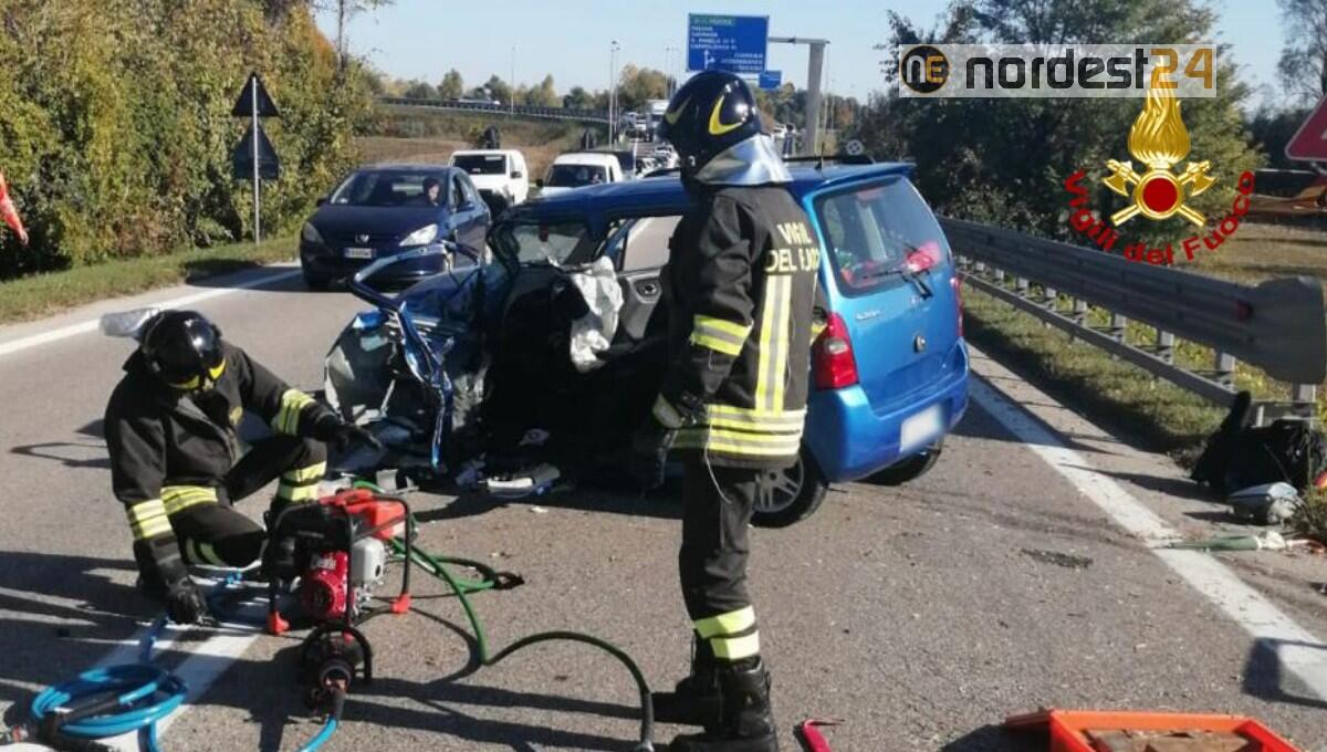 Violento scontro tra auto e furgone: feriti entrambi gli autisti, un uomo e una donna - 