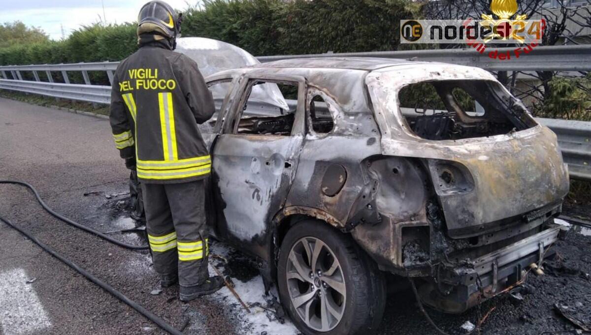 Incendio in A4, Citroen C4 completamente distrutta: nessun ferito - 