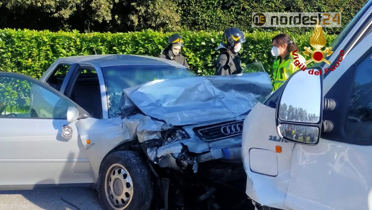 Incidente ad Eraclea, frontale Audi e furgone: deceduto automobilista - 