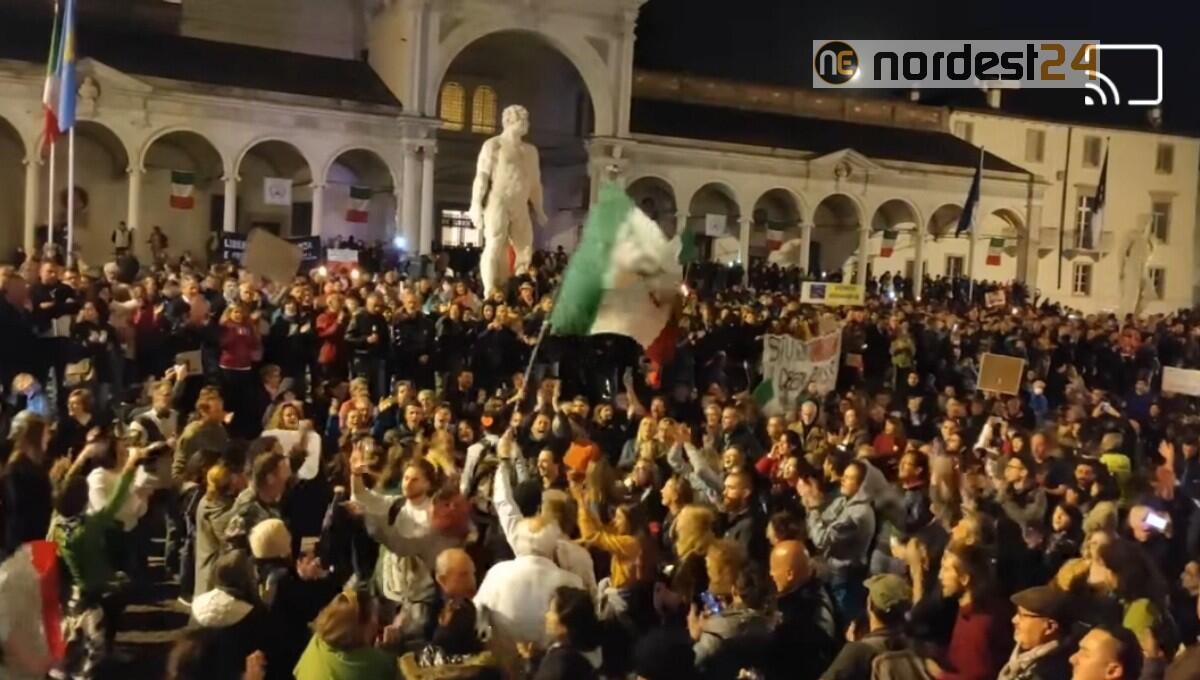 No Green pass, migliaia in corteo a Udine: "la gente come noi non molla mai" - 