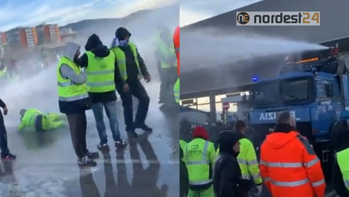 Trieste, la Polizia sgombera con gli idranti i manifestanti al porto - 