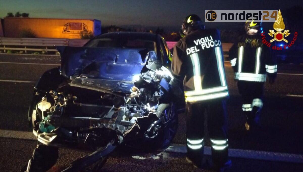 Scontro tra tre auto in A4: una persona ferita - 