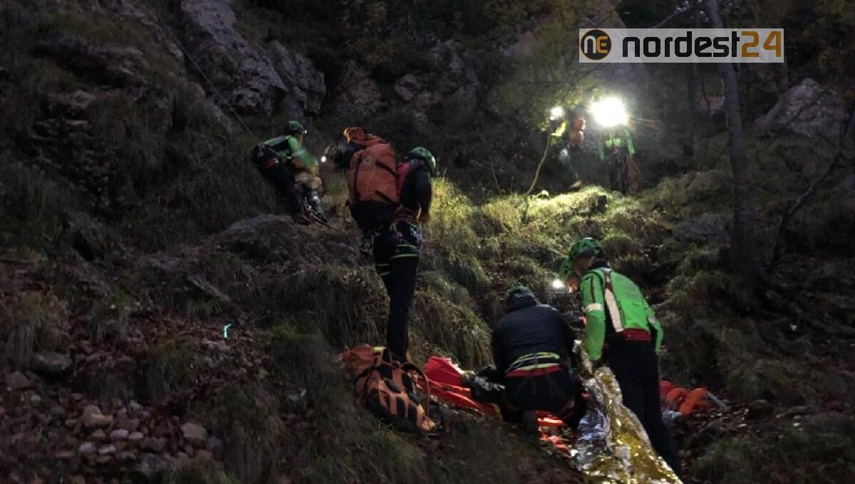 Provano un sentiero alternativo, ma rimangono bloccati: soccorsi 2 giovani - 