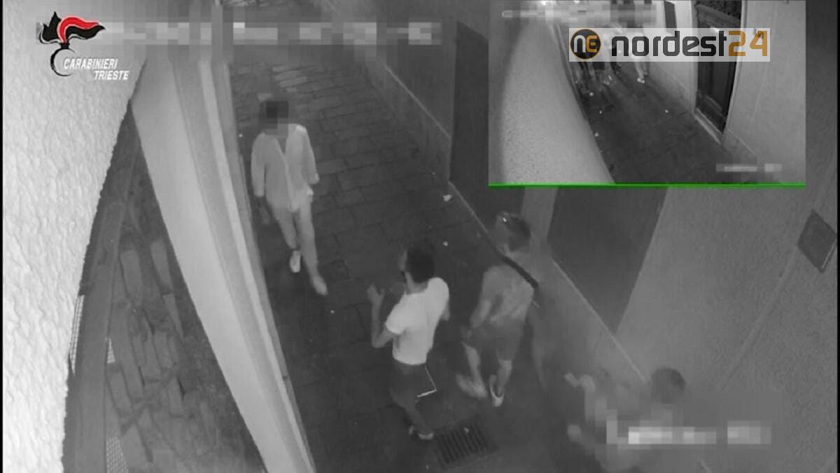 Rapine in centro a Trieste e ad altri giovani: arrestati - 