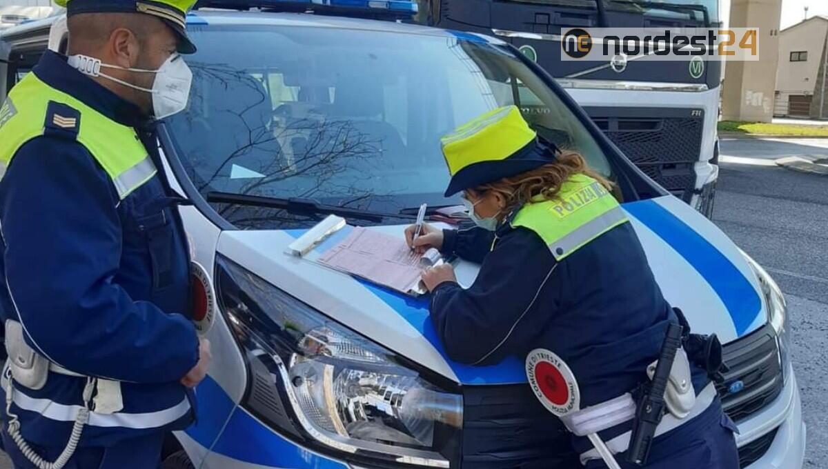 False generalità e guida con patente falsa: denunciati 2 uomini - 