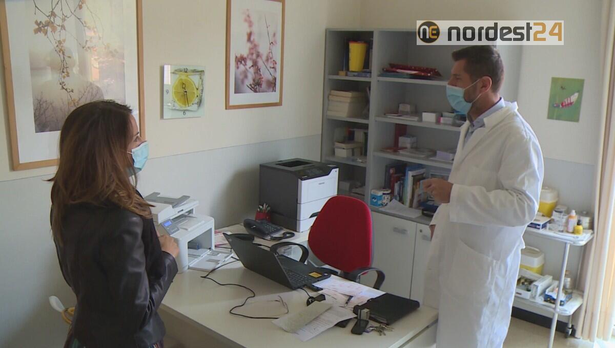 Green pass, lo strano picco di malati: "Stop ai certificati al telefono" - 