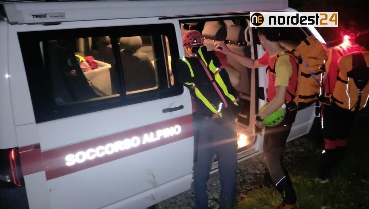 Motociclista ferito in quota nella Alpi Carniche centrali: in corso il recupero - 