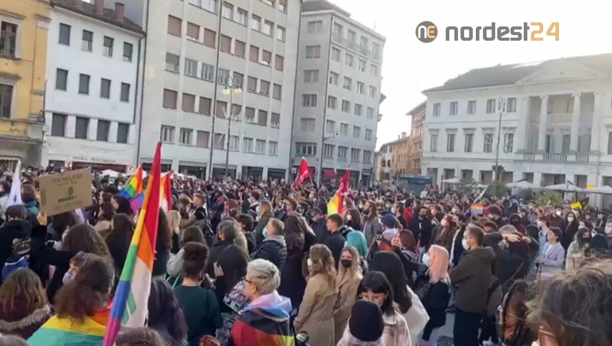 Udine, centinaia in piazza contro bocciatura Ddl Zan: "vergogna" - 