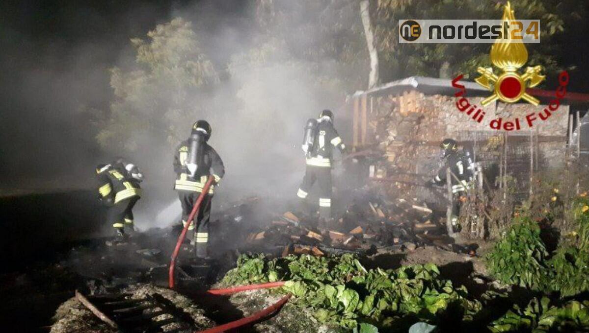 Incendio di una legnaia a Brugnera - 
